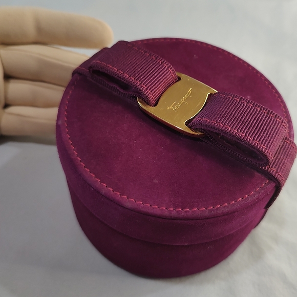 Salvatore Ferragamo Burgundy Jewelry Box Gold hardware with classic bow - Picture 11 of 11